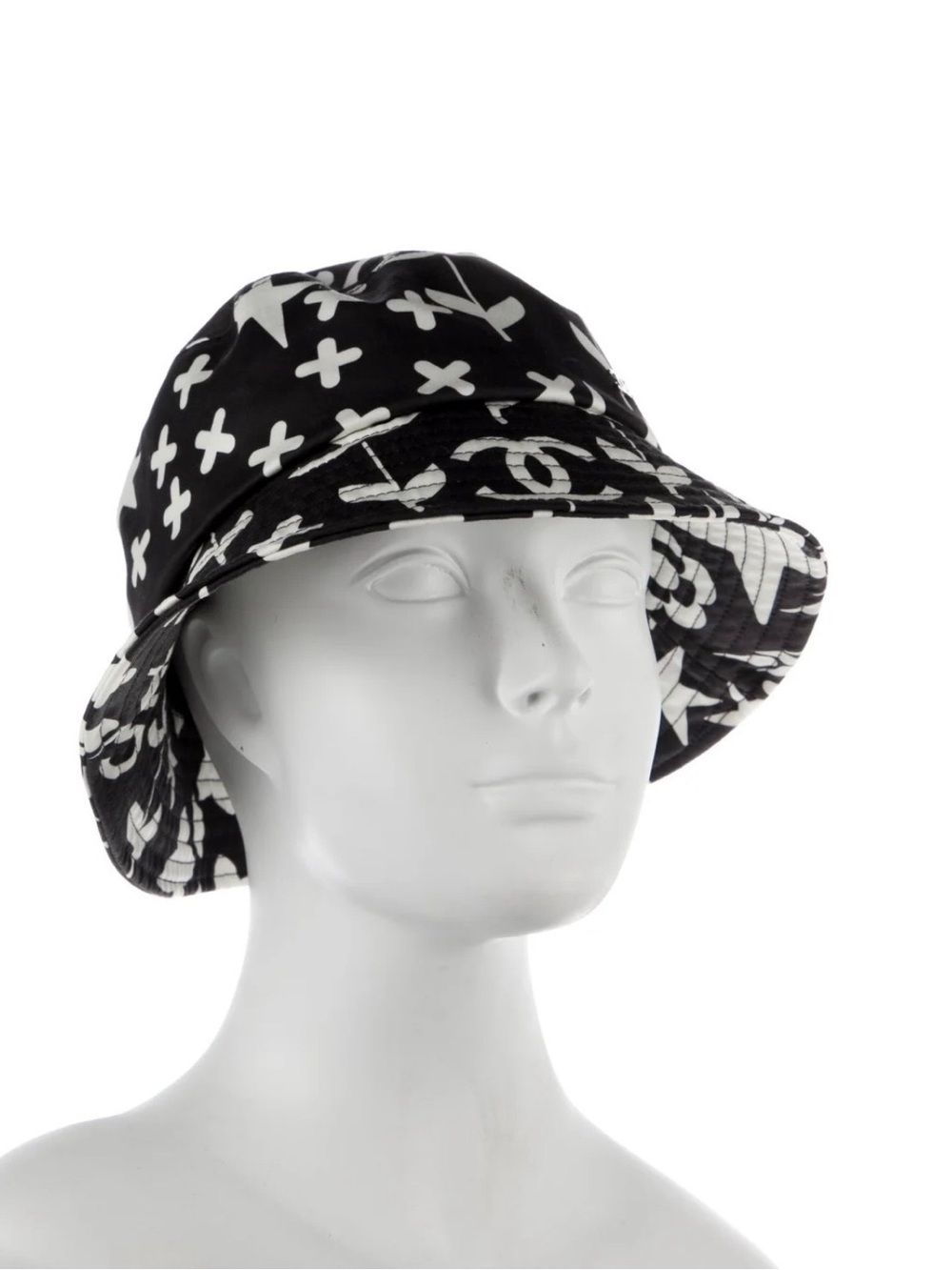ChaneI Interlocking Logo Bucket Hat Black And White Detailing Summer Ready !